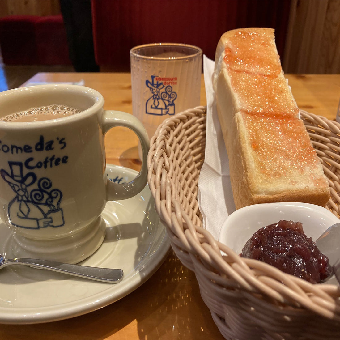 Breakfast at home or at a cafe?