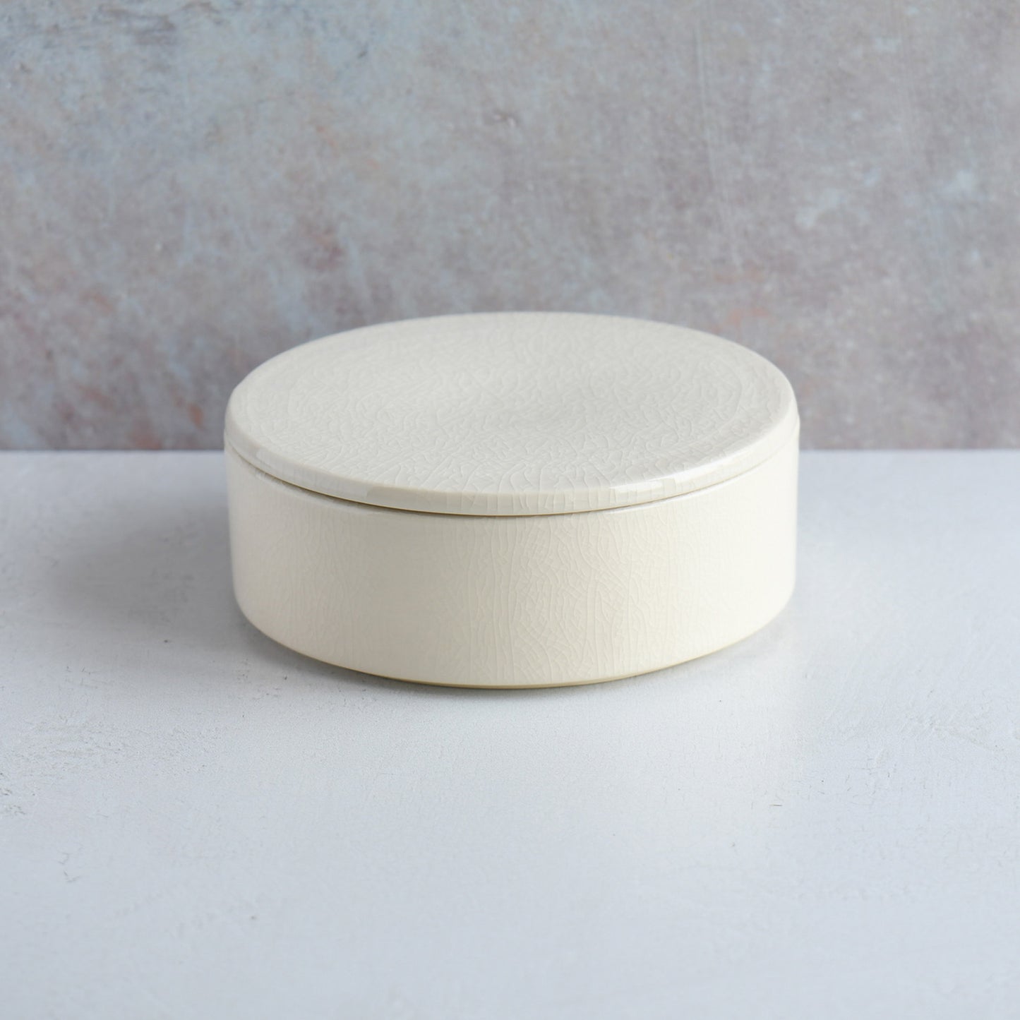 Hyo White Covered Bowl