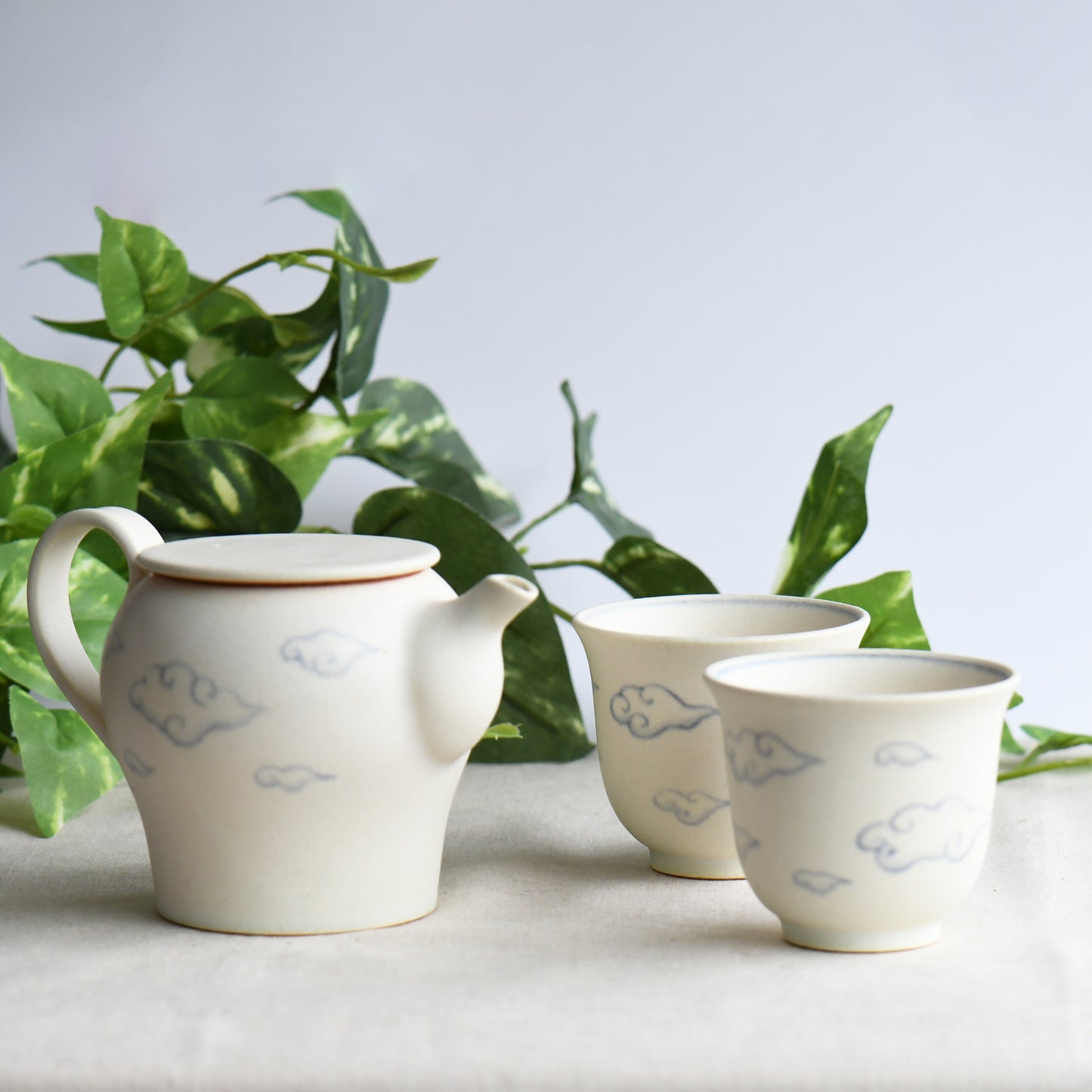 Ukigumo Teapot and cup set by Kanae Fumiyama