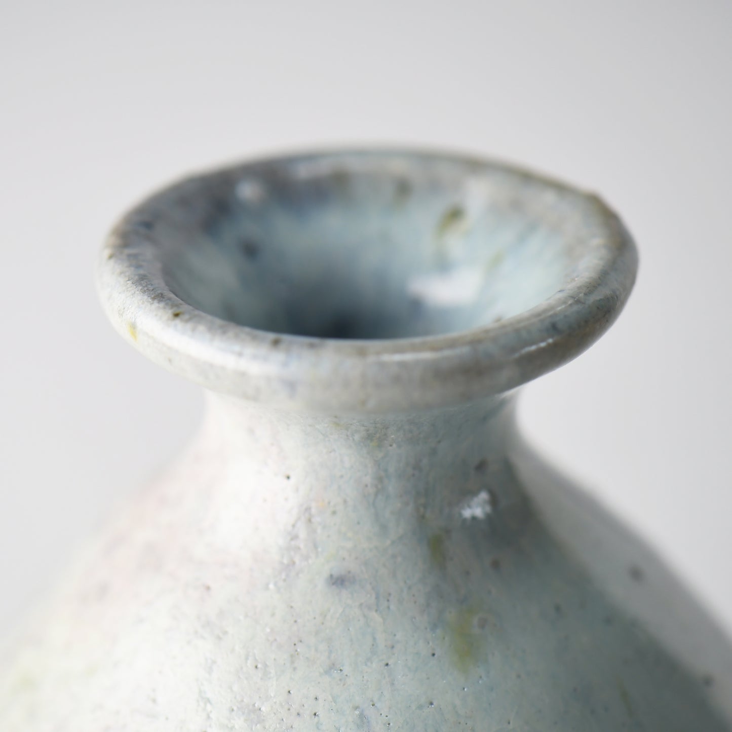 Close-up of the rim of the “Hakuhō” sake carafe, showing smooth contours and soft blue-gray glaze variations.