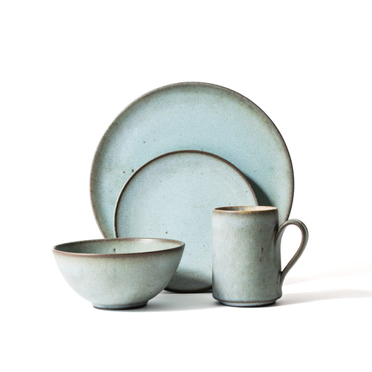 Matte blue 4-pcs dinnerware set. 9.5" plate, 7" plate, 6" bowl and a 12 oz mug. Made by Marumi Kujirai. A beautiful set.