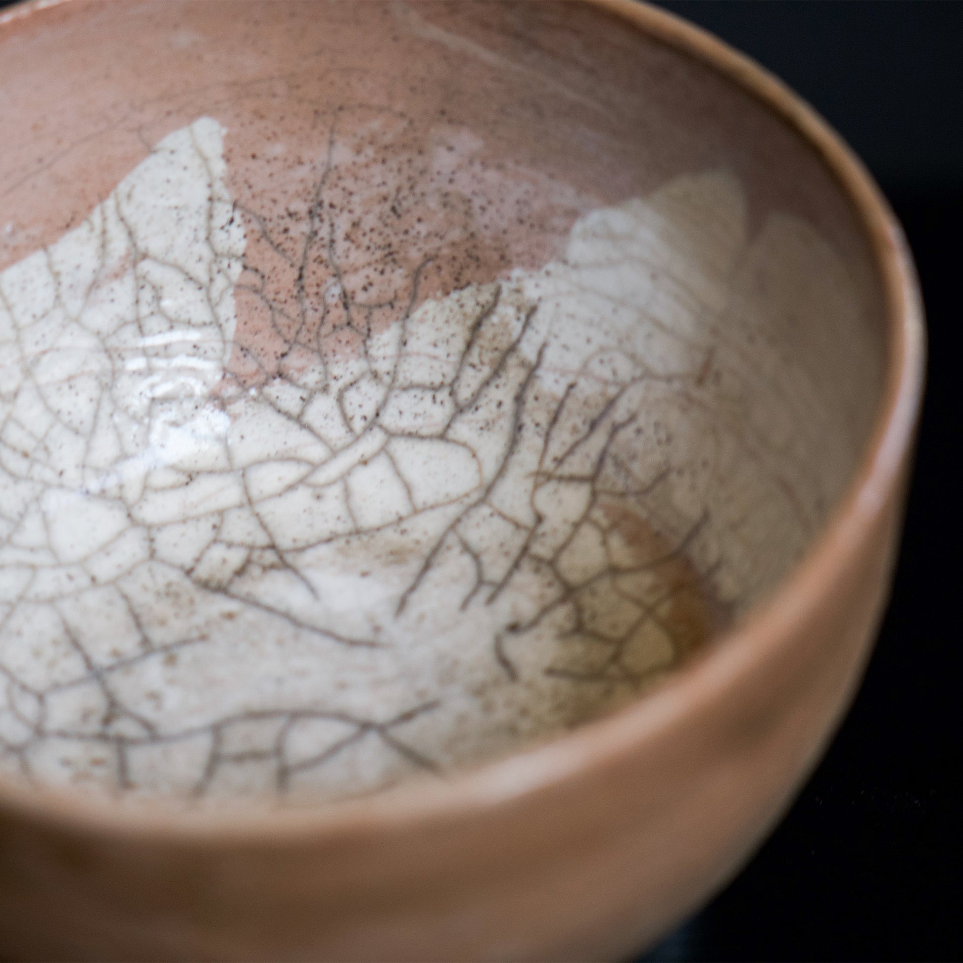 The small black specks on the bowl look like they were sprinkled with ink using a brush, and give the bowl a sense of wabi-sabi.