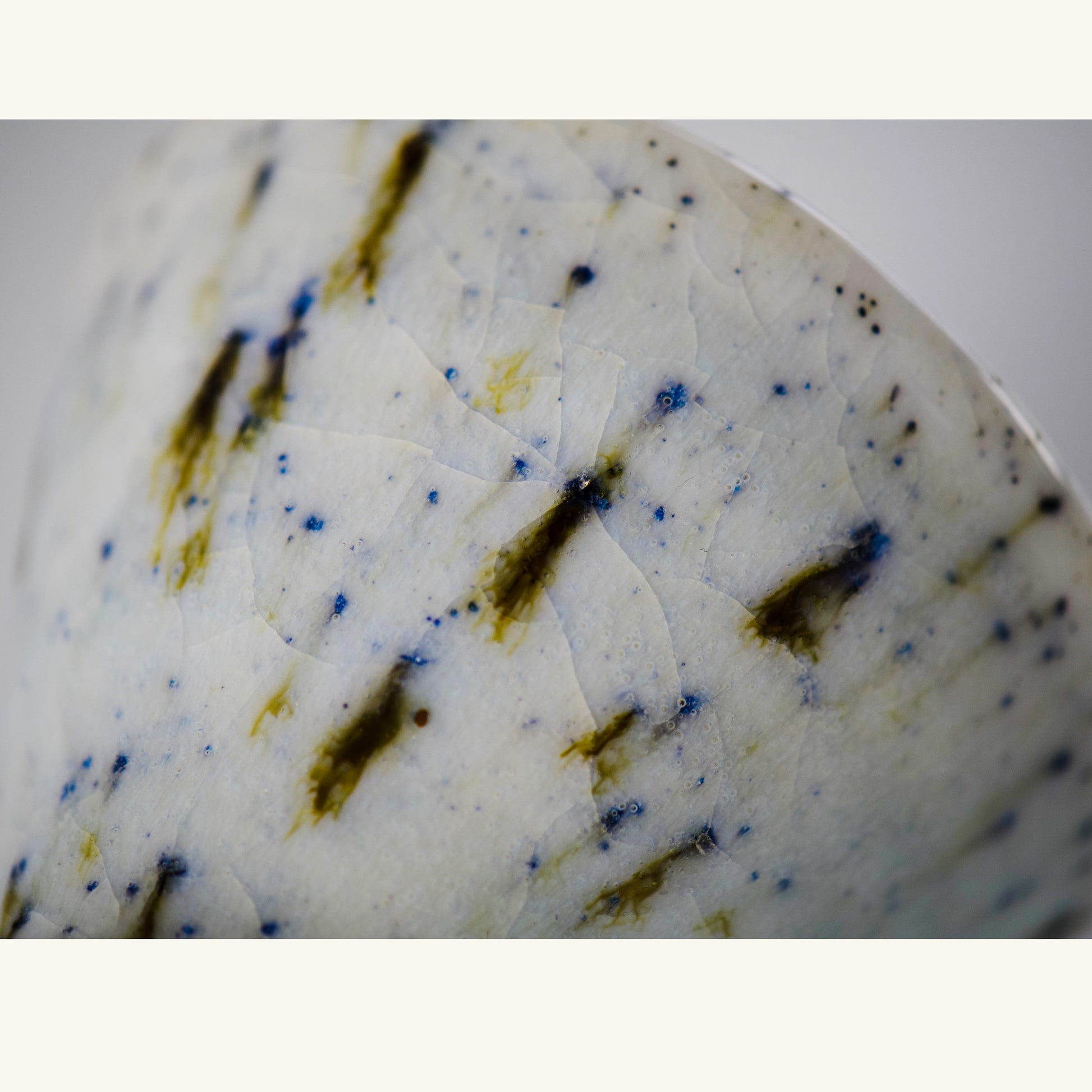 The close-up of the surface of the cup. The colors, patterns and kannyu (cracked glaze on purpose) are perfect. Kondo's skills are amazing.