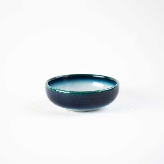 Isolated Shima White shoyu dish showing white center and midnight-blue edge, handcrafted by Yoshito Takenishi.