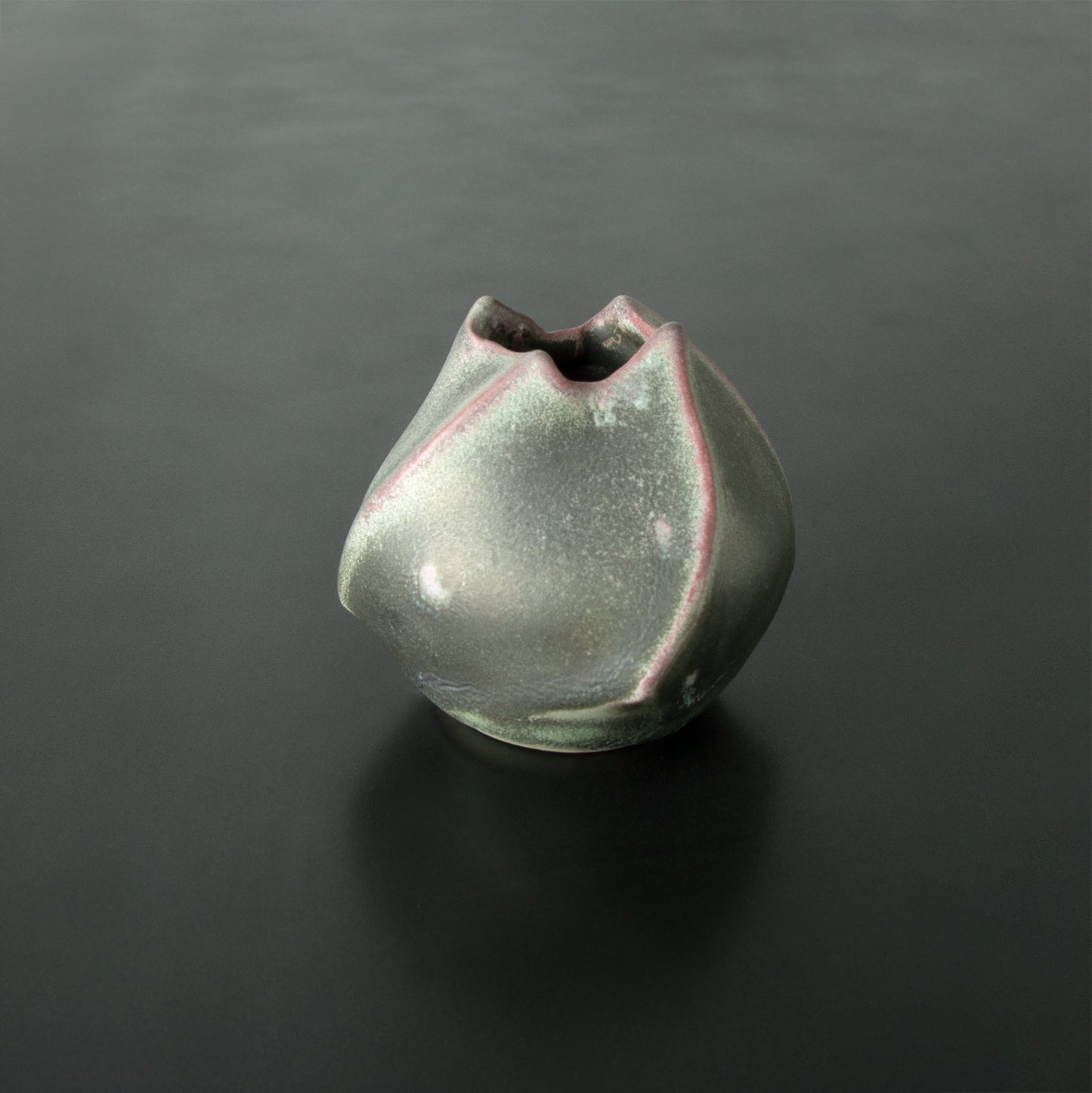 Anagama Kinyo 1 Japanese flower vase, organic round shape contours spiraling up to 4 tulip-like points at opening