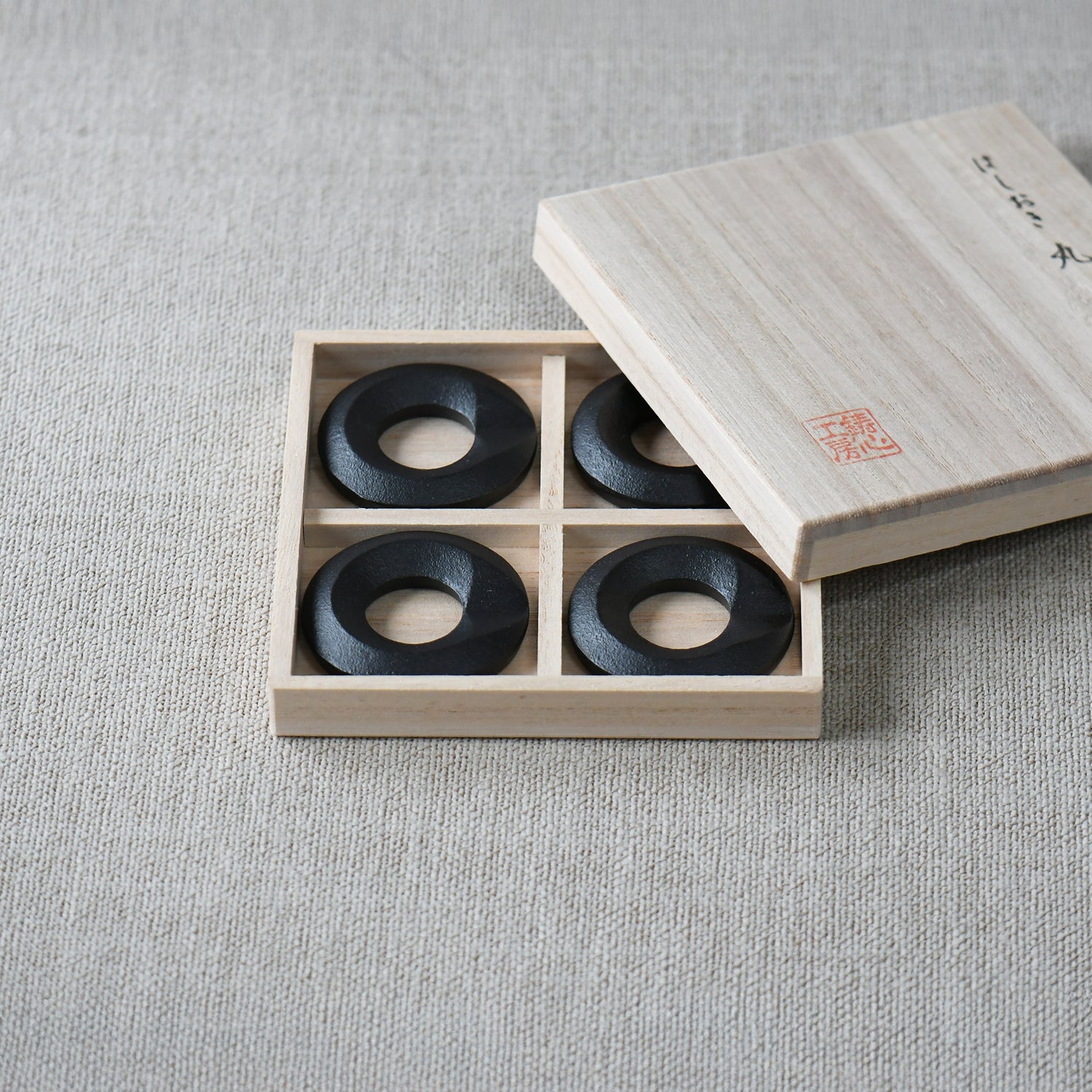 4 Kokuyo cast iron chopstick rests, in the wooden box, inspired by obsidian, handcrafted by Hisanori Masuda