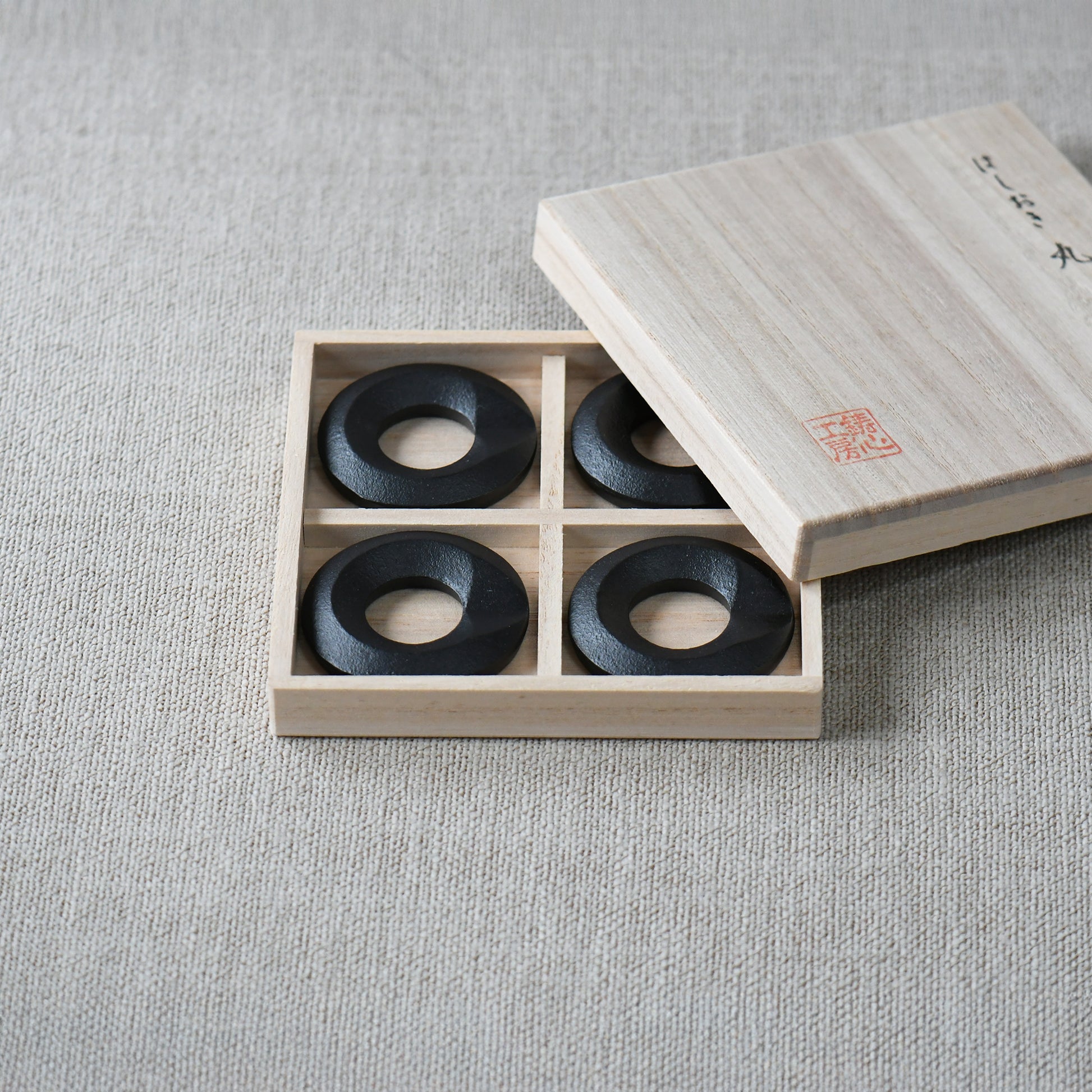 4 Kokuyo cast iron chopstick rests, in the wooden box, inspired by obsidian, handcrafted by Hisanori Masuda
