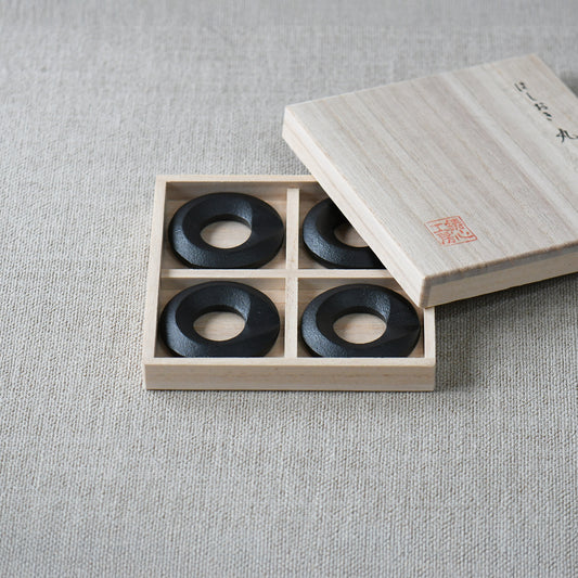 4 Kokuyo cast iron chopstick rests, in the wooden box, inspired by obsidian, handcrafted by Hisanori Masuda