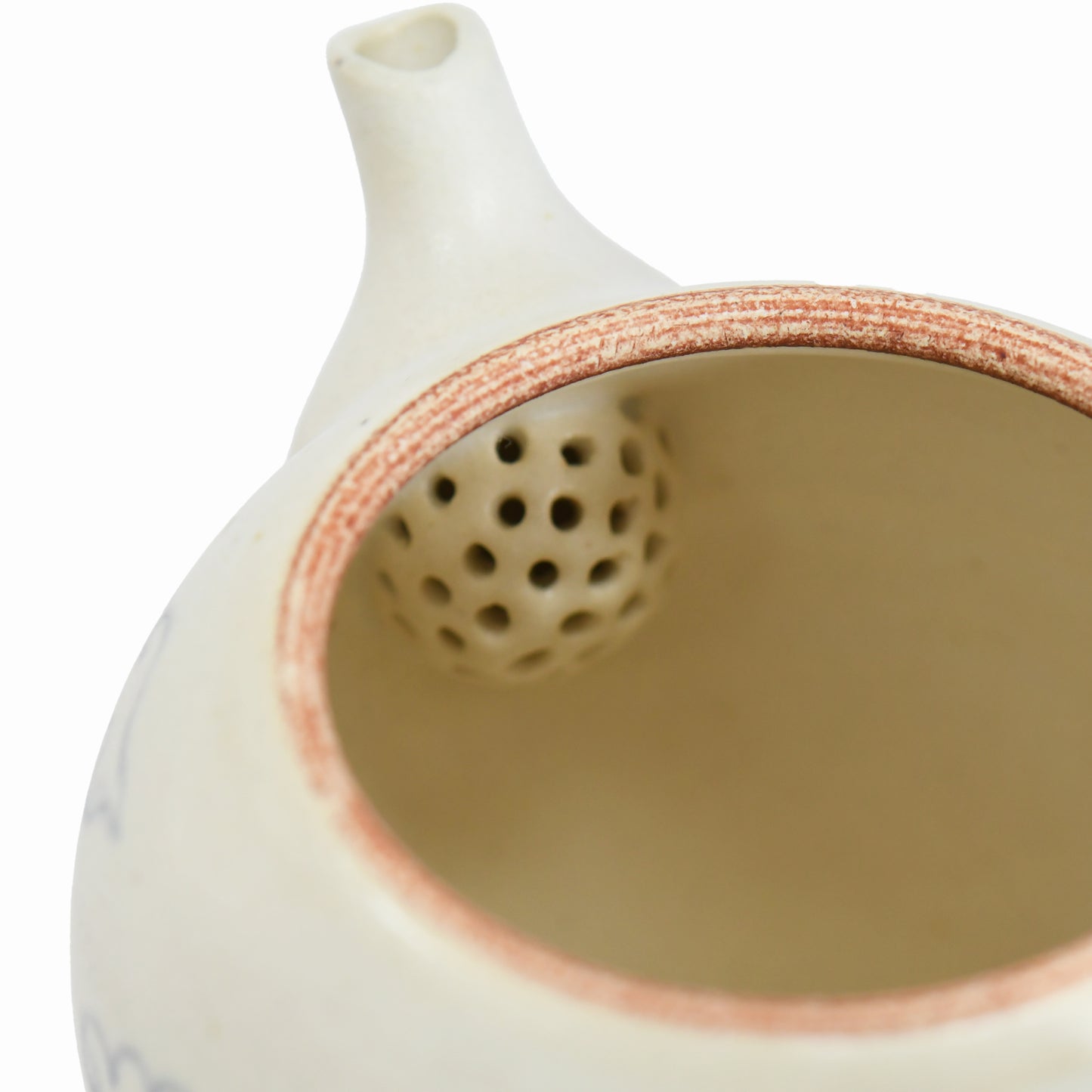 nterior of Fumiyama teapot with built-in ceramic strainer