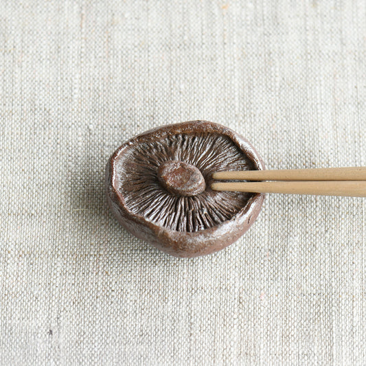 Bizen shiitake chopstick rest by Masato Miura shown with wooden chopsticks