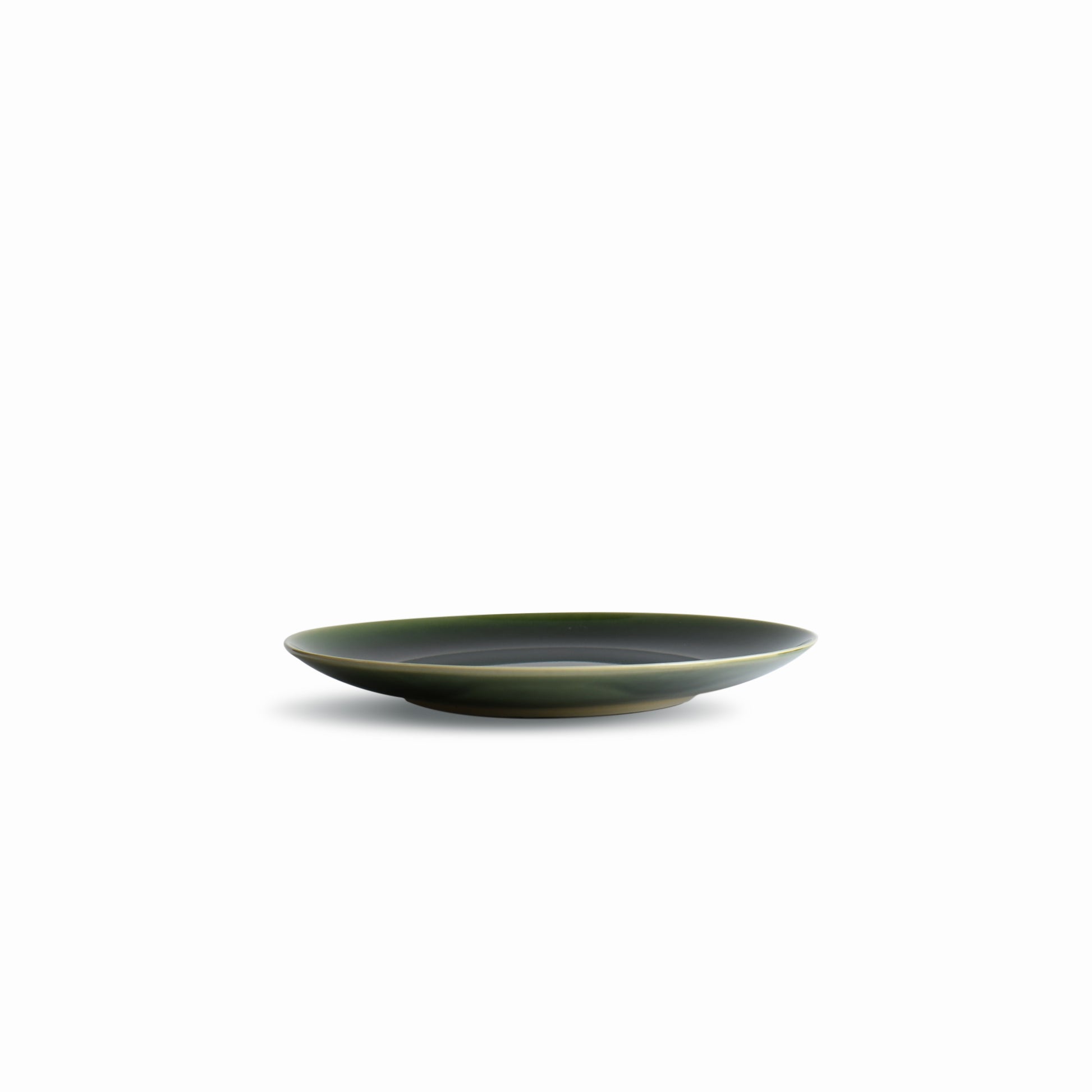 Side view of the Suiran handcrafted Japanese flat dinner plate in emerald green