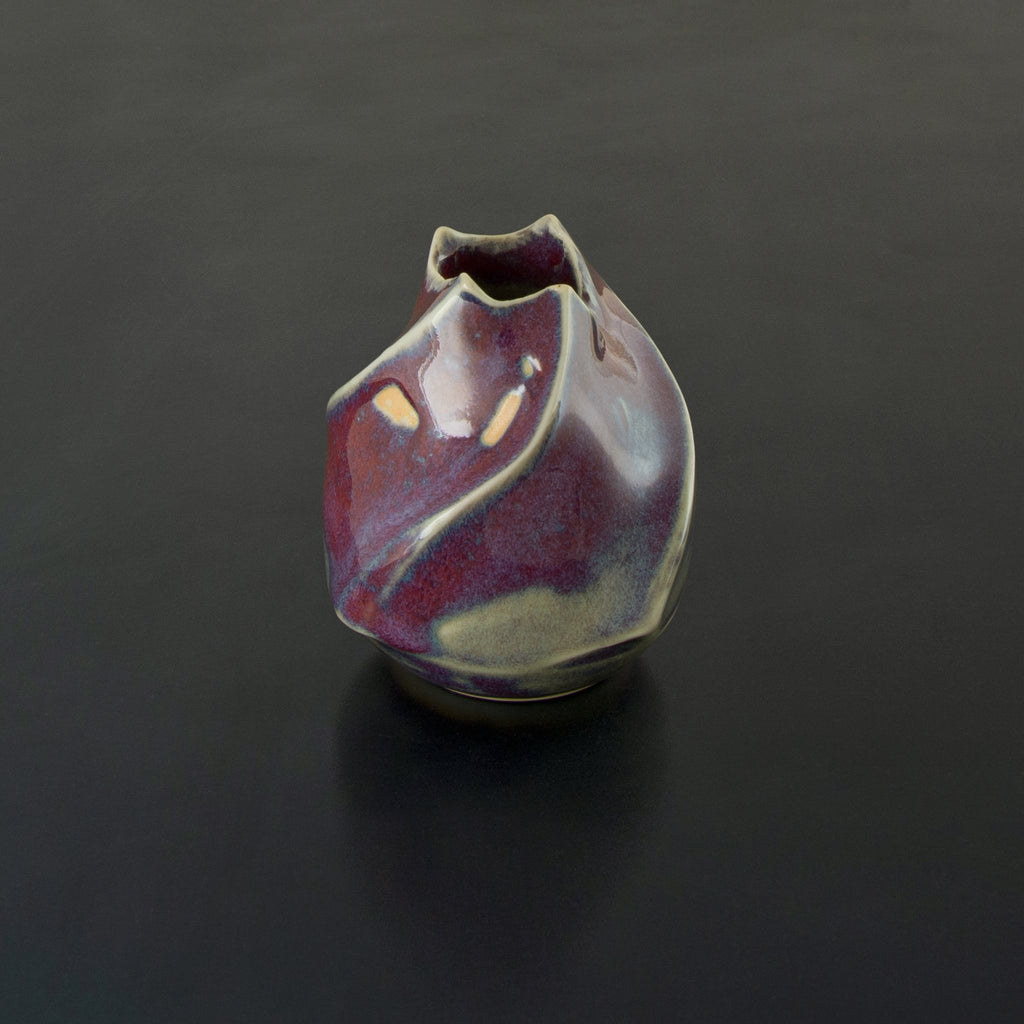 Small modern style bud vase Kinyo Violet 6 swirling ribs 4 tulip shaped points at the opening