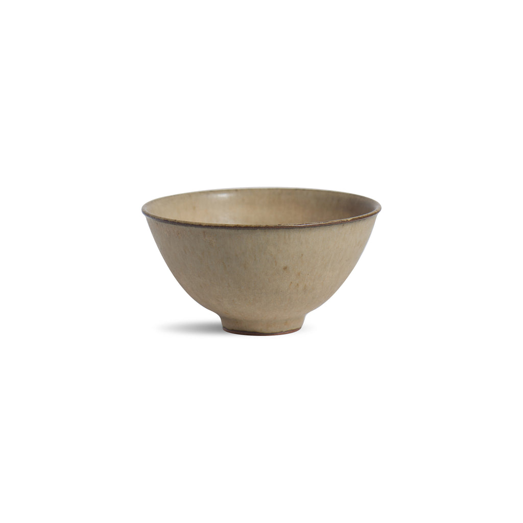 Verstile beige matte finished bowl. It can be used for rice, matcha, cereal and more!