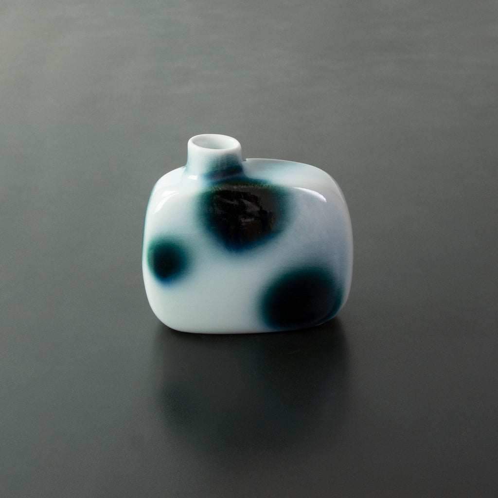Modern blue and white small vase Rin 2 Takenishi’s glossy glaze with deep blue painted on a white background