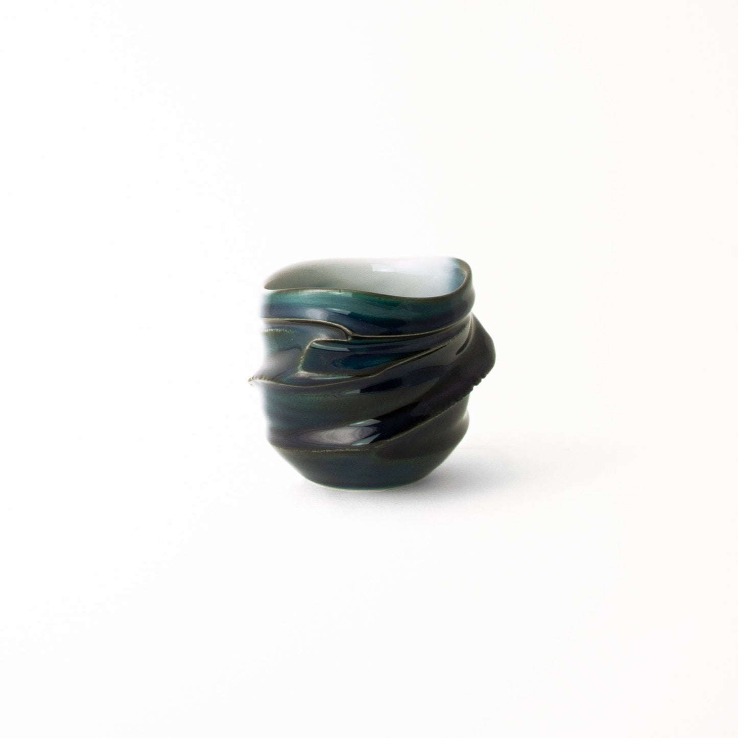Artists collaboration sake tea cup Suiroku Collection white midnight blue glaze