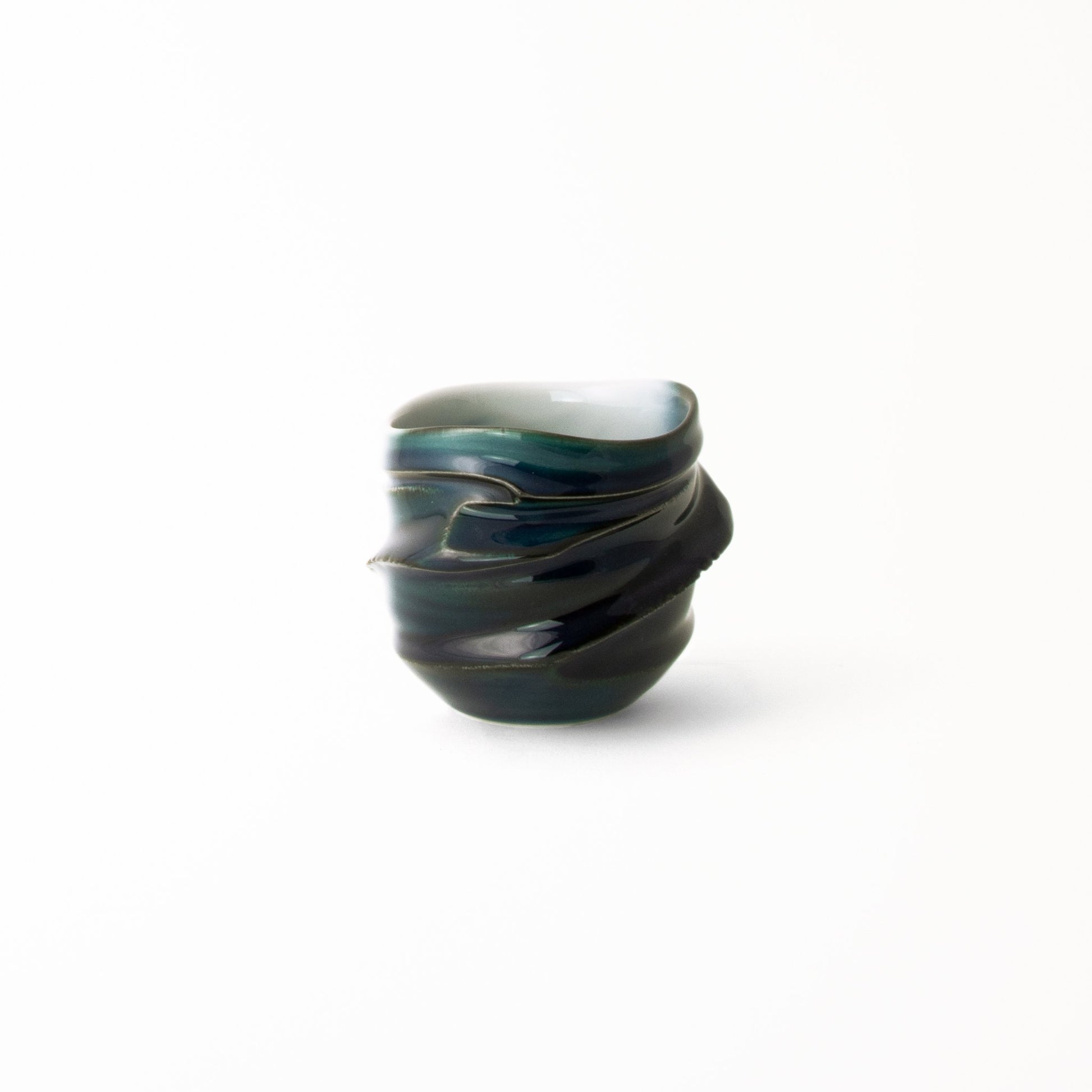 Artists collaboration sake tea cup Suiroku Collection white midnight blue glaze