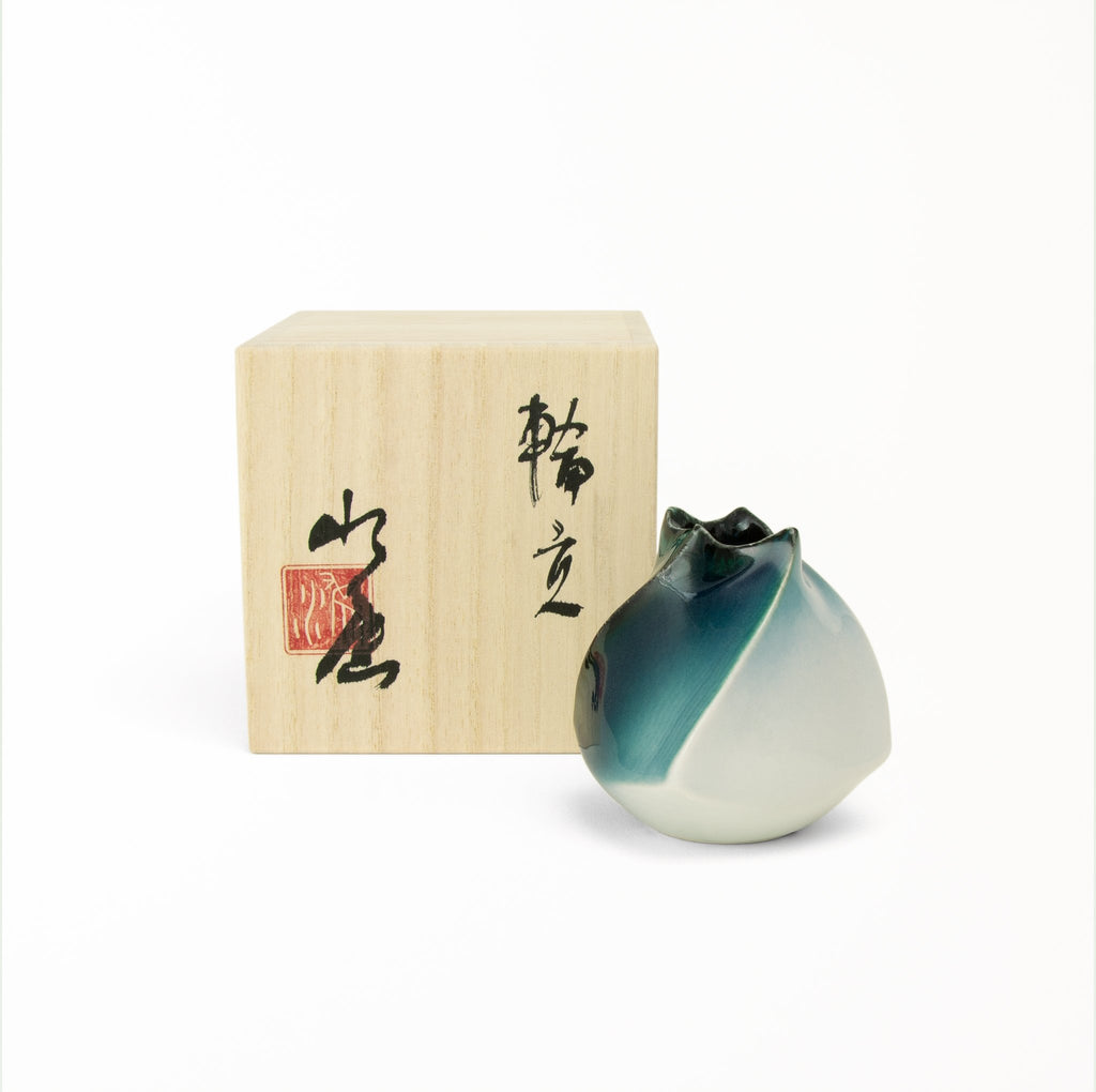 Midnight blue and white Japanese modern Suiroku vase packaged in signed wooden box 