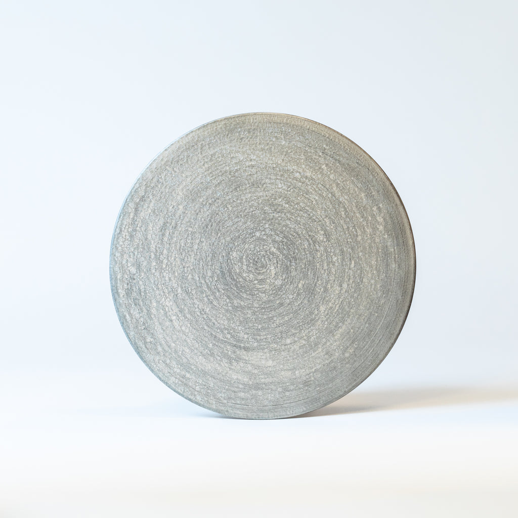 Round plate with gray gradient beautiful pattern