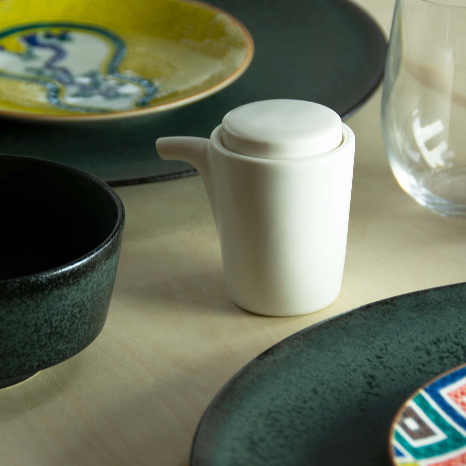 Soy sauce container white with no drip spout classic modern shape